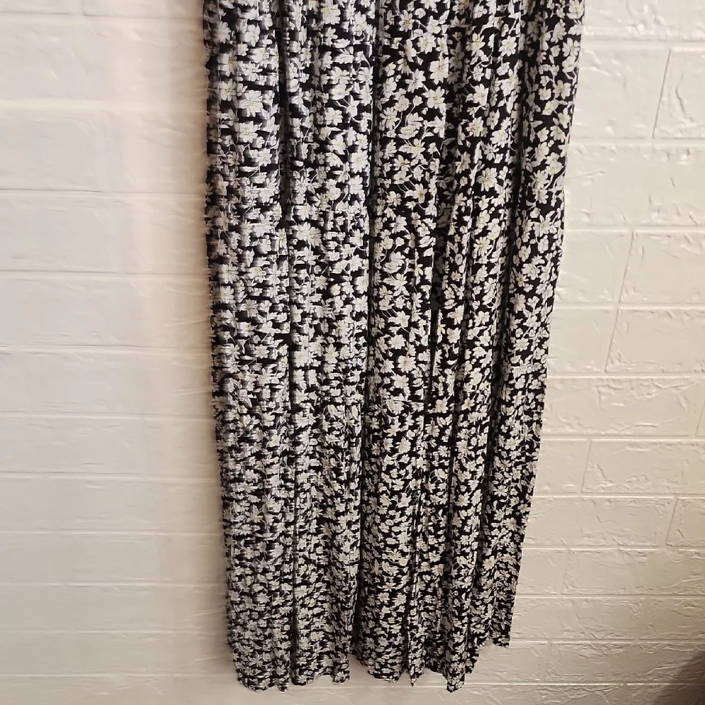 Easel Floral Maxi Dress - Picture 5 of 7